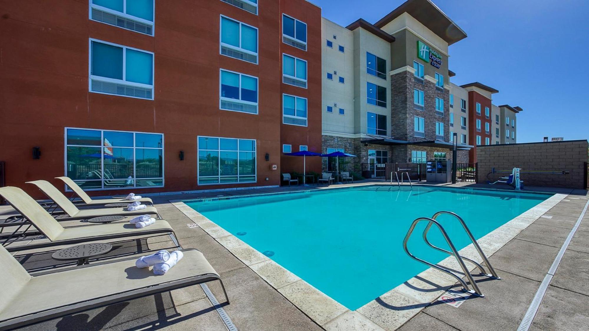 Holiday Inn Express & Suites Ridgecrest - China Lake By Ihg Eksteriør bilde
